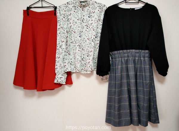 エアークローゼット(airCloset)体験ブログ：真っ赤なスカートが届く
