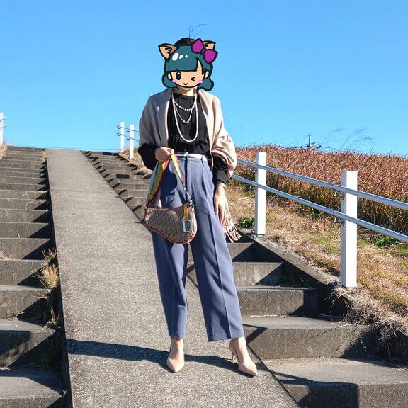 エディストクローゼットのブラウスとパンツ