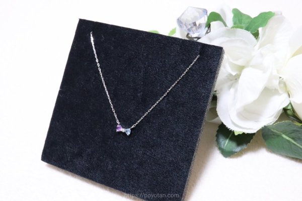 スパークルボックス(SparkleBox):K18ホワイトゴールドアメジスト・ブルートパーズリボンペンダント