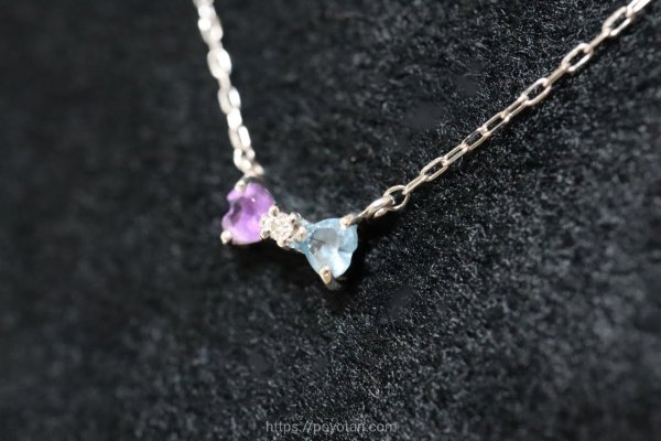 スパークルボックス(SparkleBox):K18ホワイトゴールドアメジスト・ブルートパーズリボンペンダント