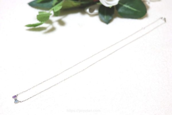 スパークルボックス(SparkleBox):K18ホワイトゴールドアメジスト・ブルートパーズリボンペンダント