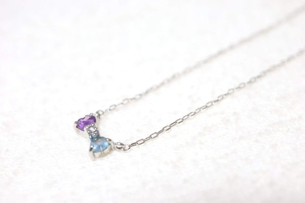 スパークルボックス(SparkleBox):K18ホワイトゴールドアメジスト・ブルートパーズリボンペンダント