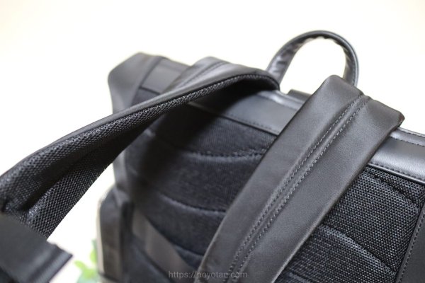 ガストンルーガ(GASTON LUGA)のRESENÄR（レセナール）