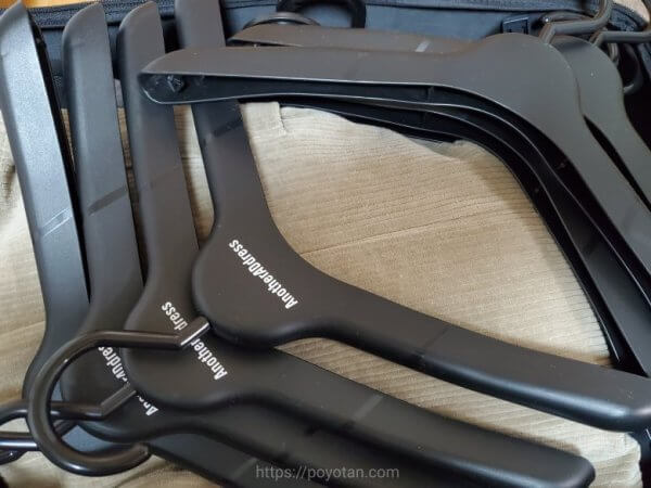 ハンガーを持って行きました